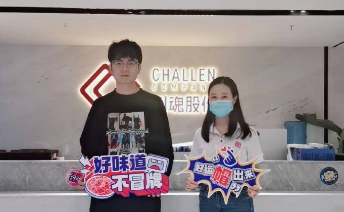 四川成都的何先生签约加盟帽牌货冒菜