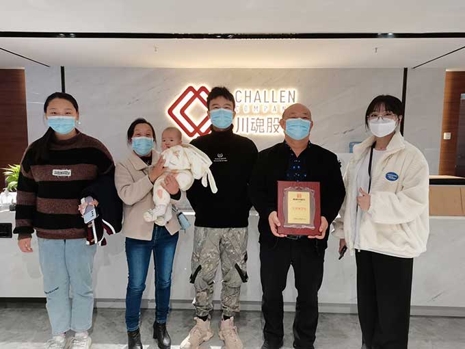 江西萍乡的陈先生签约加盟帽牌货冒菜