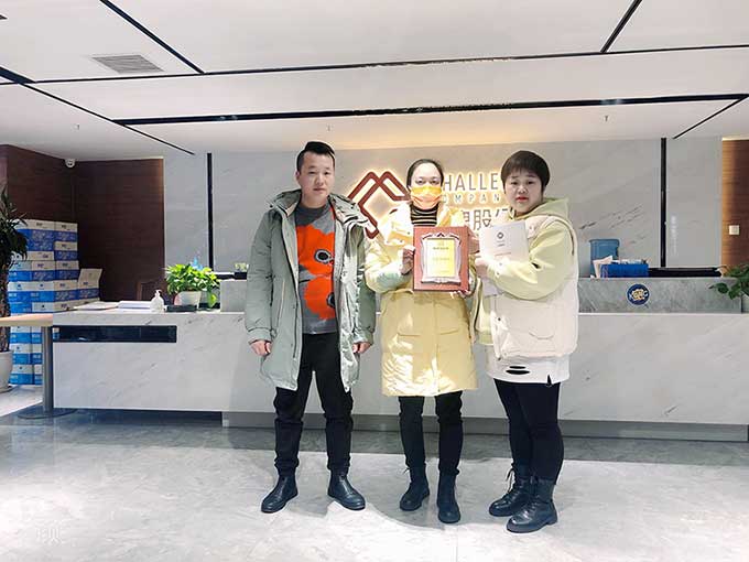 重庆的周女士签约帽牌货冒菜加盟品牌