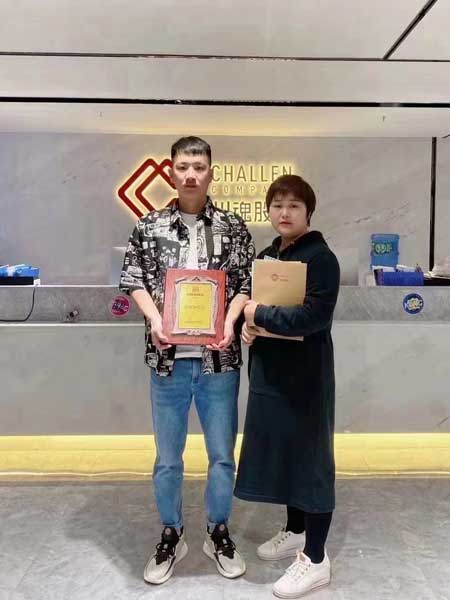 恭喜贵州张先生签约加盟帽牌货冒菜