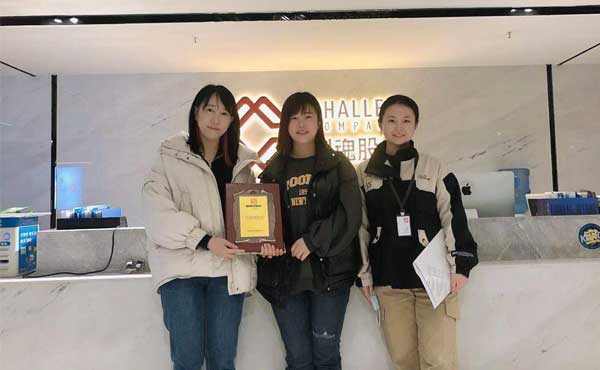 恭喜滨州的李女士签约帽牌货冒菜加盟品牌