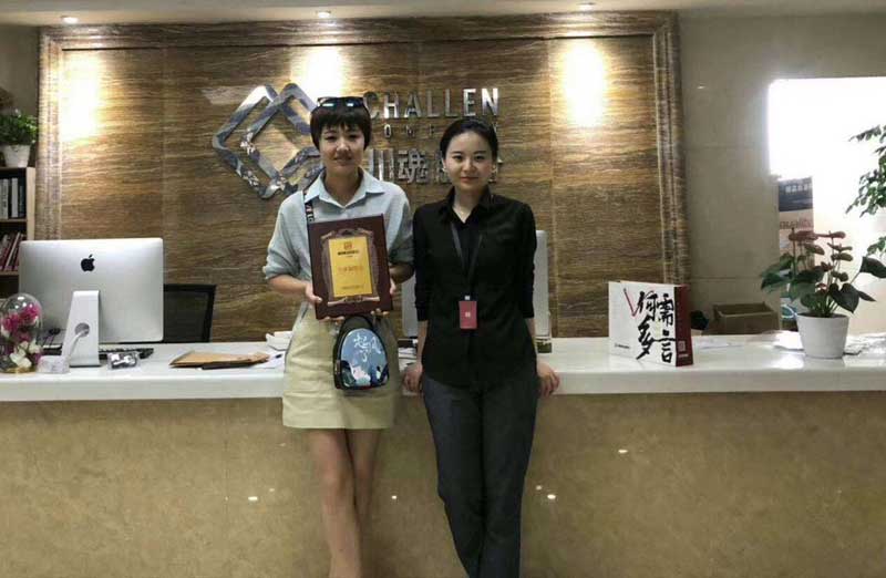 呼和浩特的刘女士签约帽牌货冒菜加盟