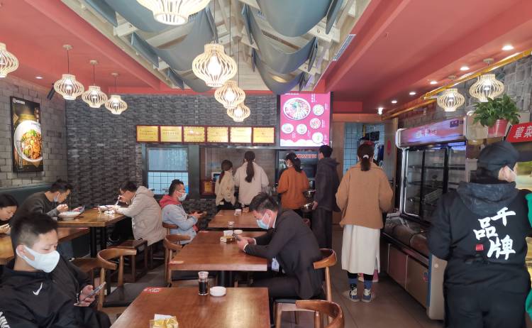 冒菜店经营：餐饮同行打价格战怎么办？