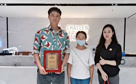 云南的董老板签约加盟帽牌货冒菜