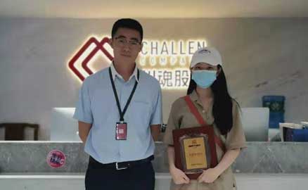 湖北襄阳的冯女士刚从国外留学回来