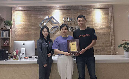 浙江台州的柯女士夫妇成功与帽牌货签约