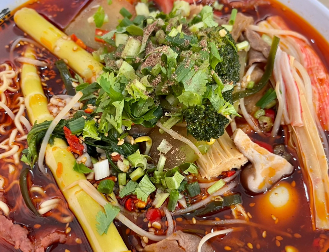 学冒菜VS加盟帽牌货冒菜：哪个更值得投资