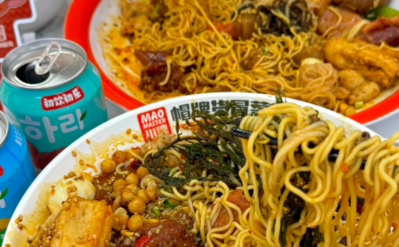 十多万在县城开帽牌货冒菜店，够吗？