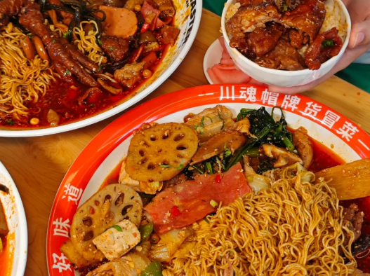 冒菜店没人气？帽牌货教你几招，顾客坐满店